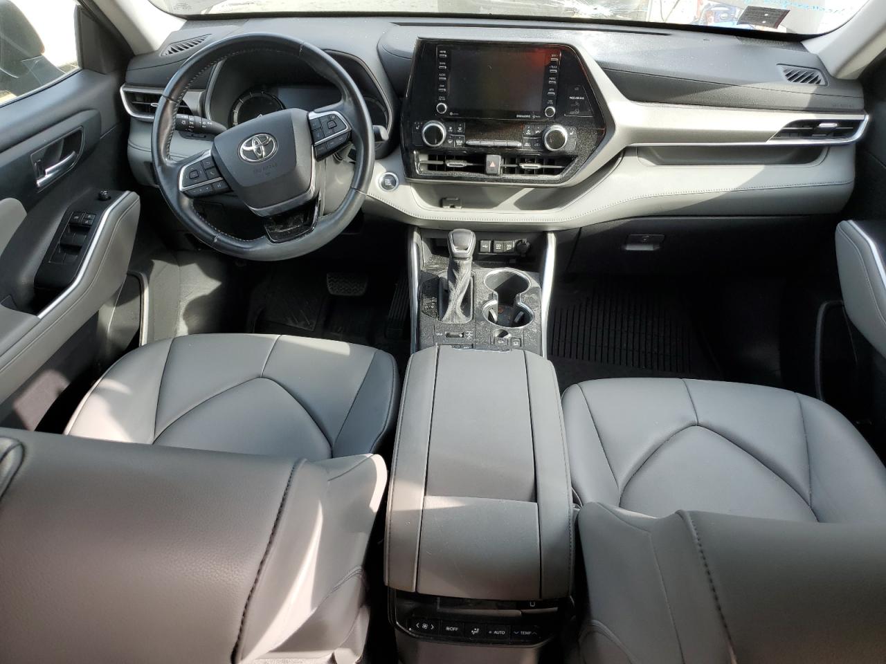 2021 Toyota Highlander - Image 8