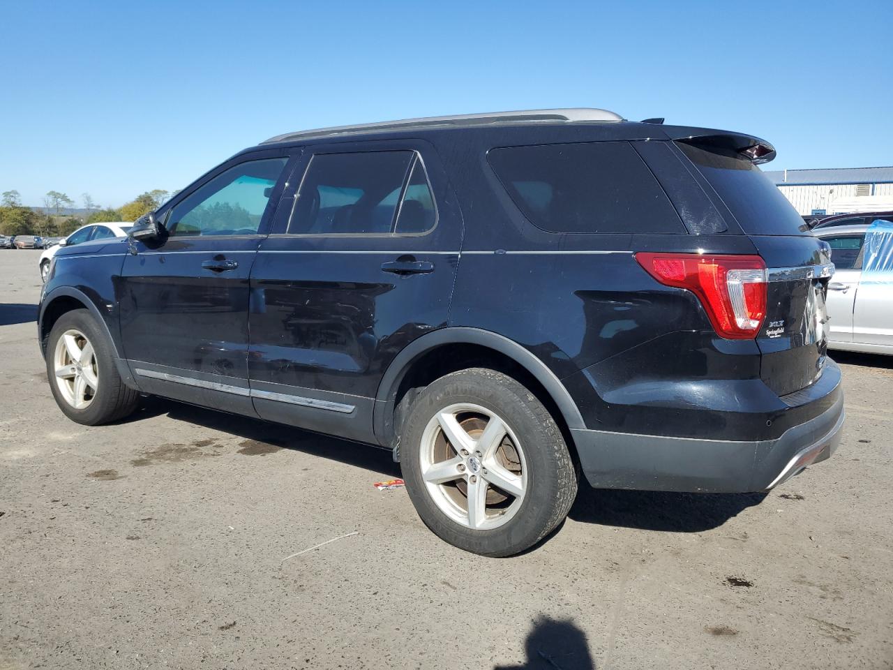 2016 Ford Explorer - Image 2