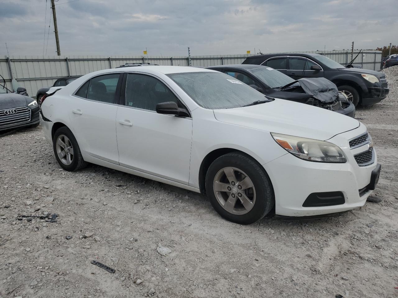 VIN 1G11B5SA3DF340613 2013 CHEVROLET MALIBU no.4