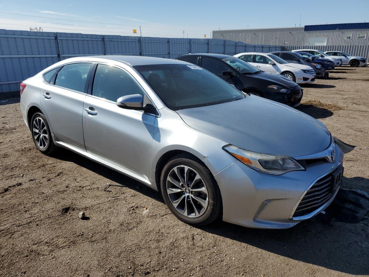 2016 Toyota Avalon - Image 4