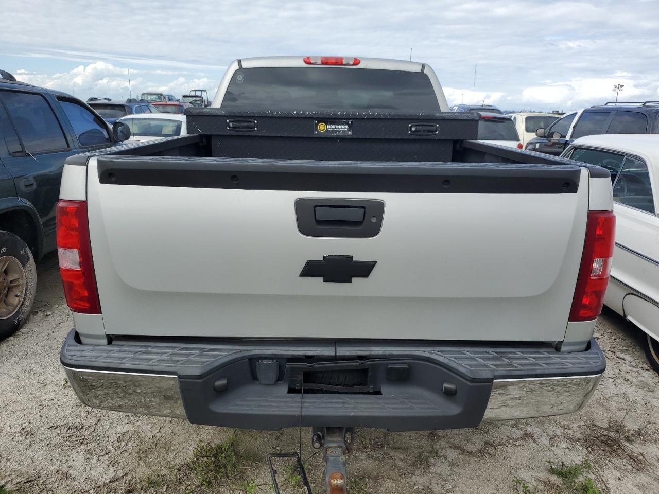 2011 Chevrolet Silverado C1500 Lt VIN: 1GCRCSE00BZ372200 Lot: 75171554