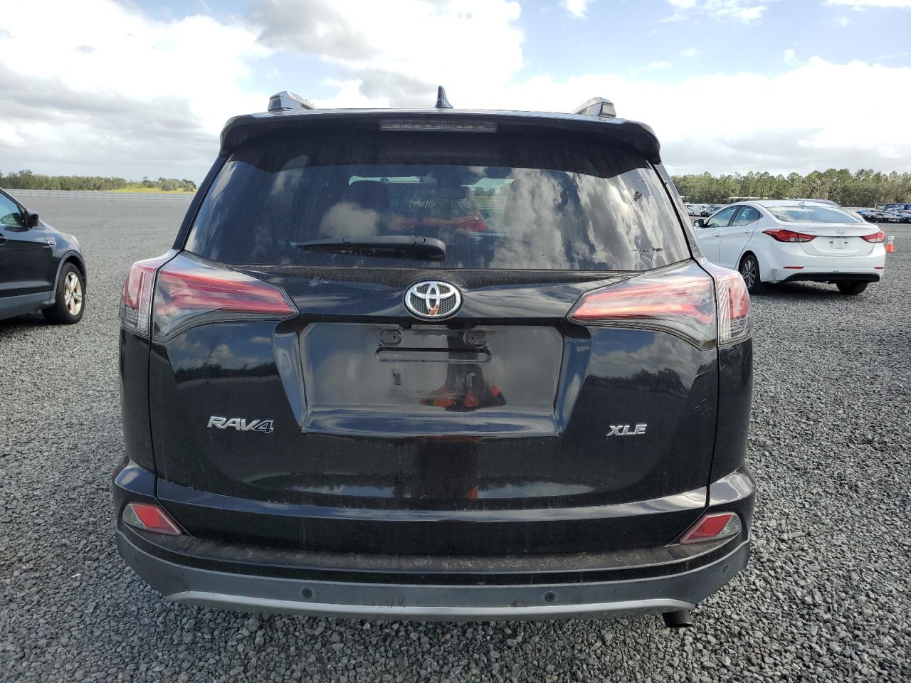 2017 Toyota Rav4 Xle VIN: 2T3WFREV3HW383571 Lot: 77935924