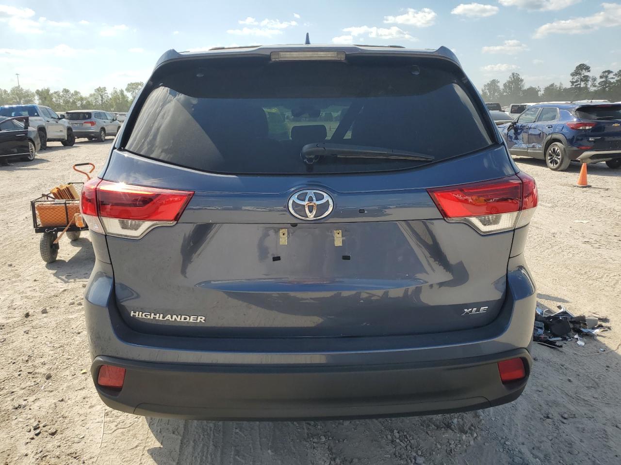 5TDKZRFH2KS292654 2019 Toyota Highlander Se