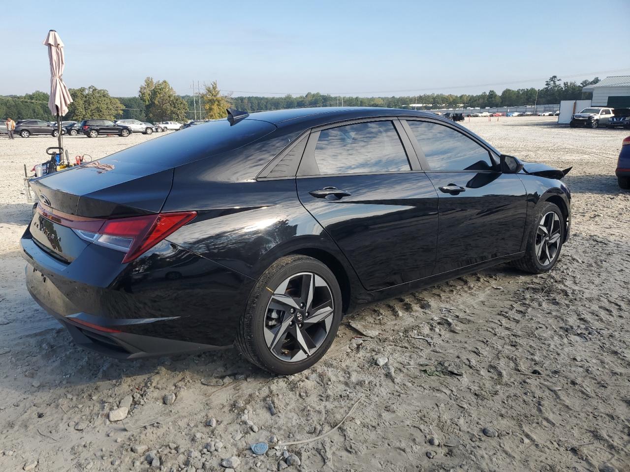2023 Hyundai Elantra - Image 3