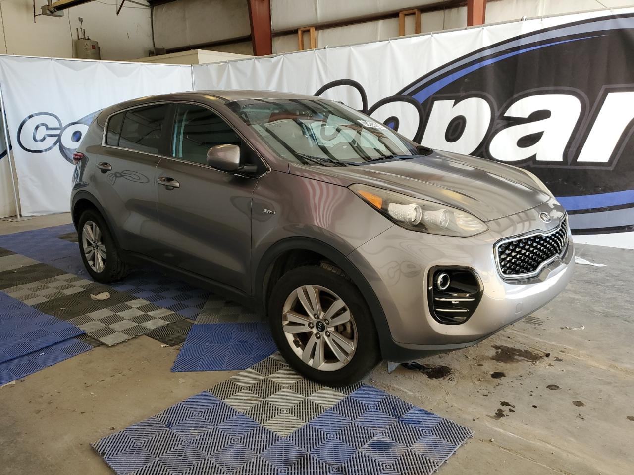 VIN KNDPMCAC7J7371792 2018 KIA SPORTAGE no.4