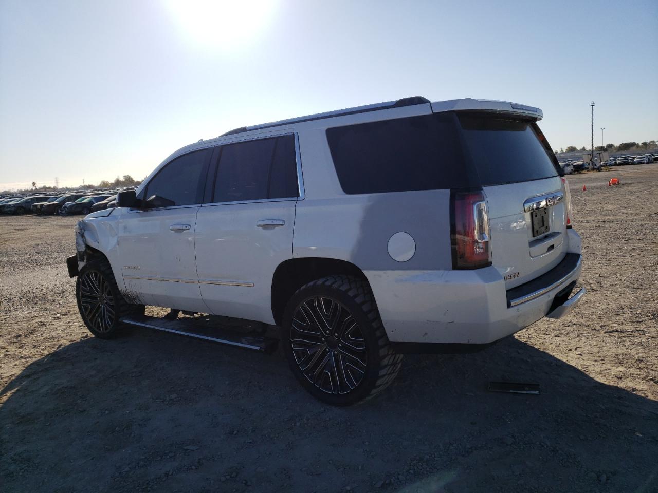 2017 GMC Yukon - Image 2