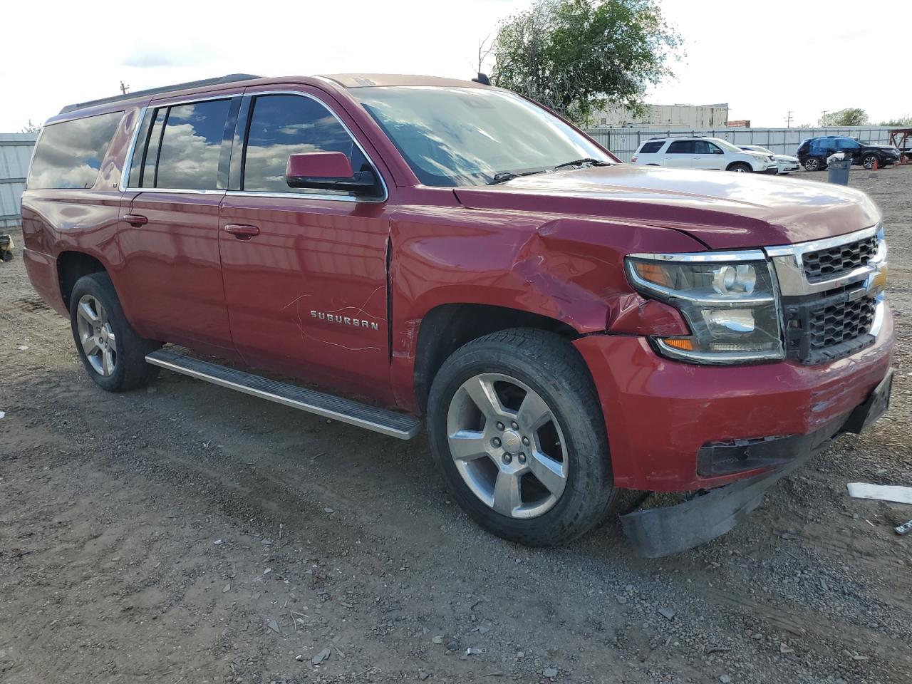 VIN 1GNSCJKC5FR234613 2015 CHEVROLET SUBURBAN no.4