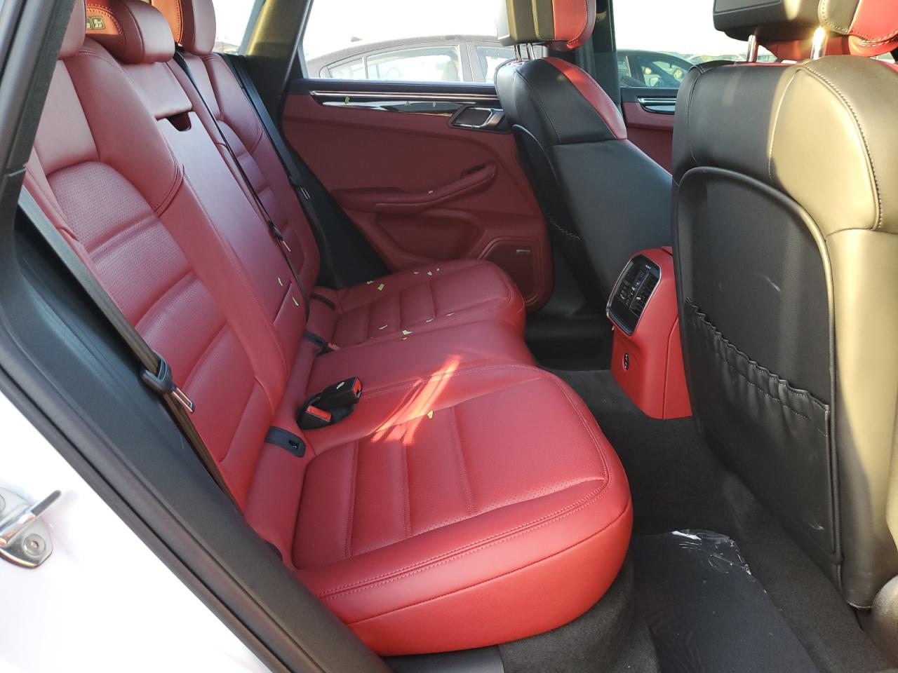 2024 Porsche Macan - Image 10