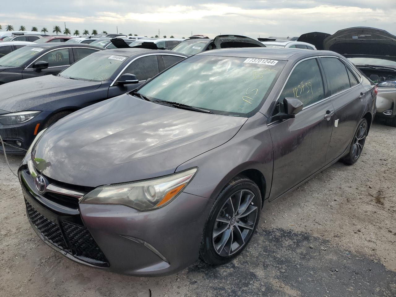 VIN 4T1BF1FK9GU204459 2016 TOYOTA CAMRY no.1