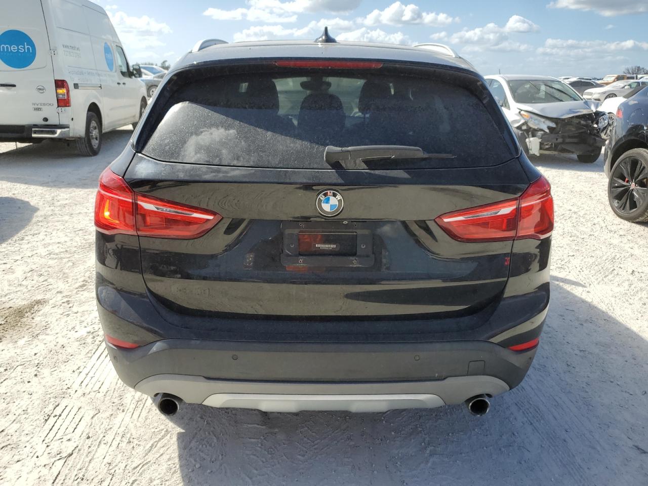 WBXHT3C38H5F76389 2017 BMW X1 xDrive28I