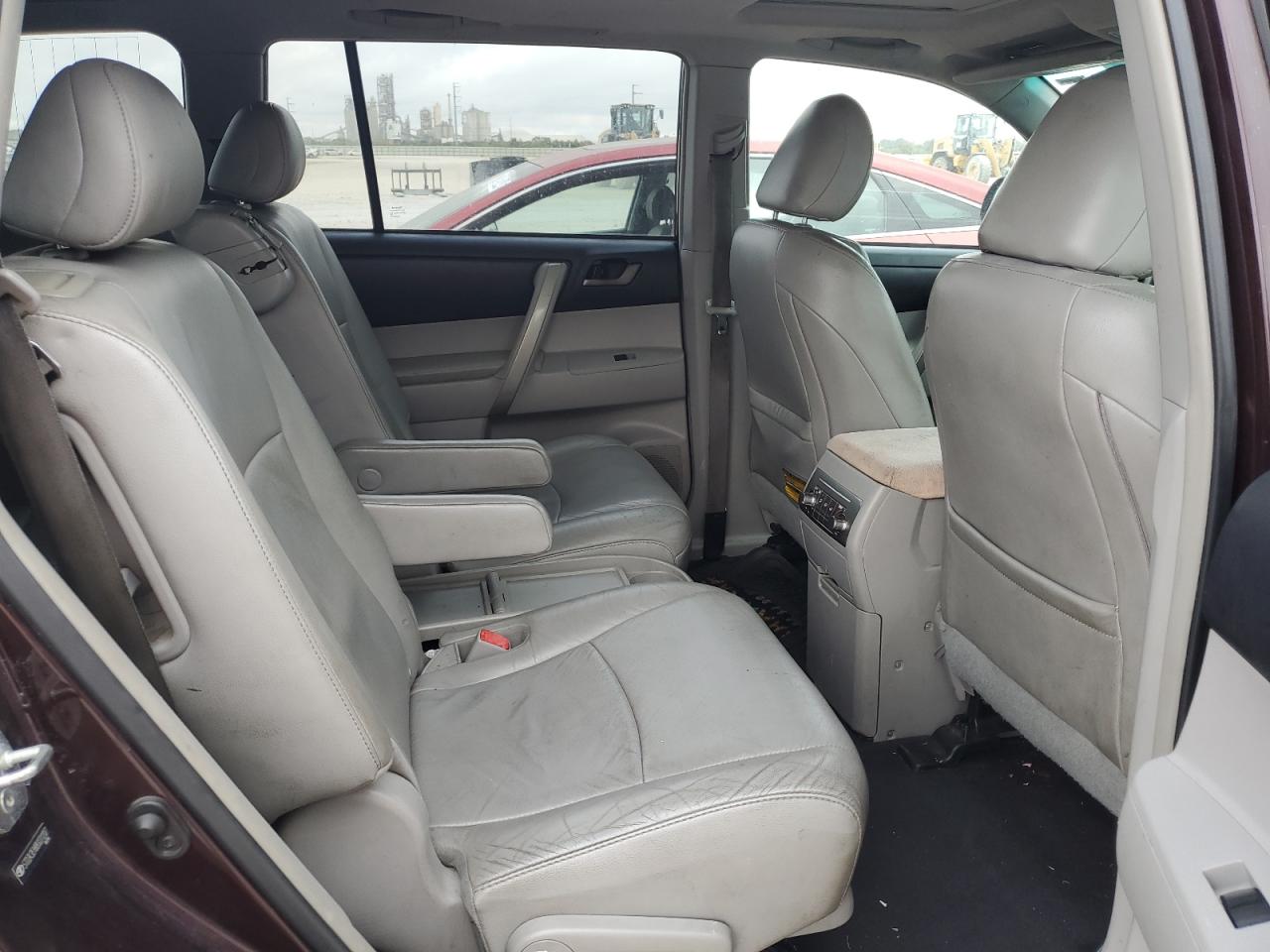 2011 Toyota Highlander - Image 11