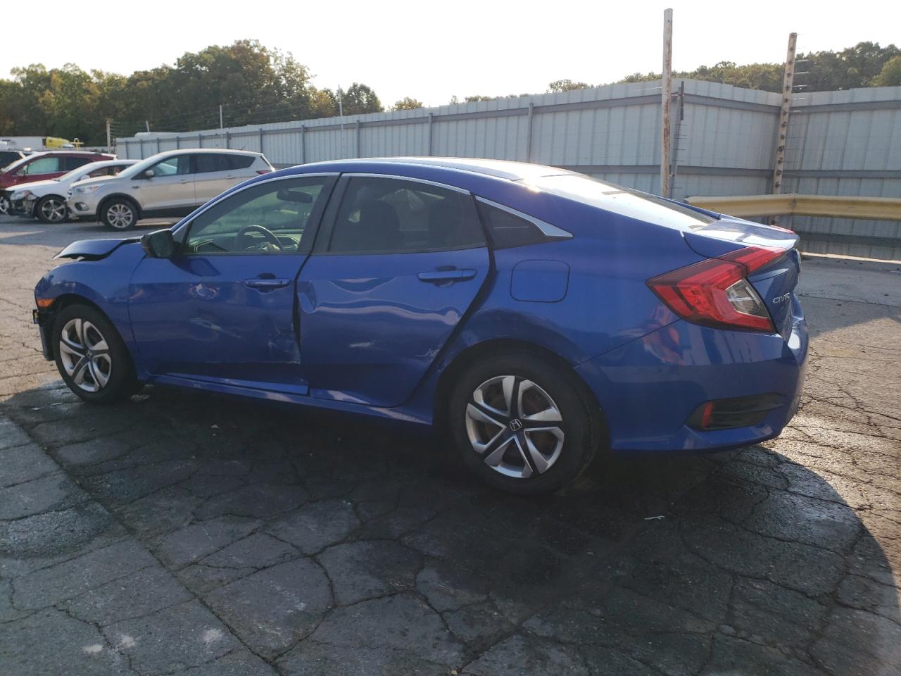 2HGFC2F53JH588443 2018 Honda Civic Lx