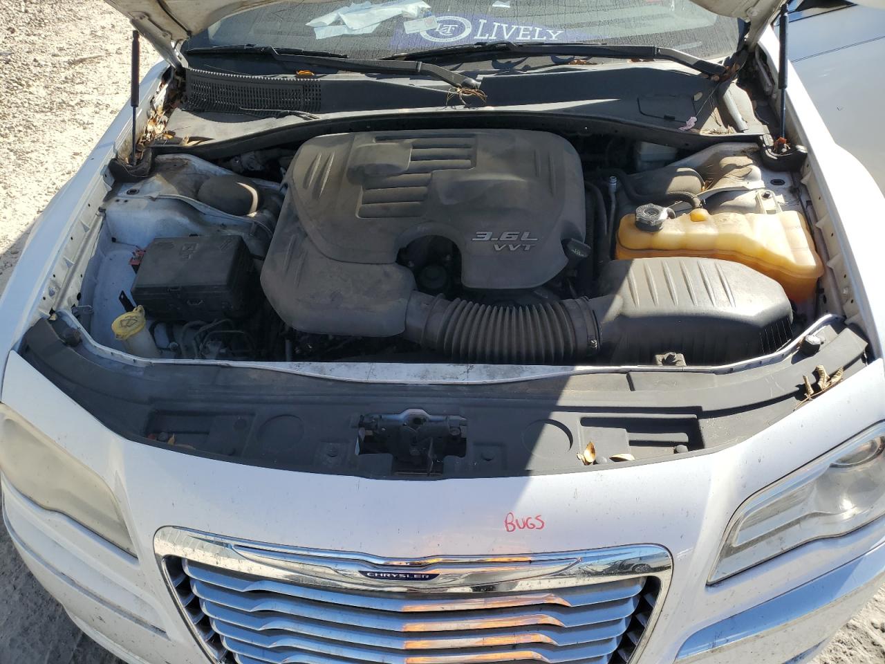 2013 Chrysler 300 - Image 11