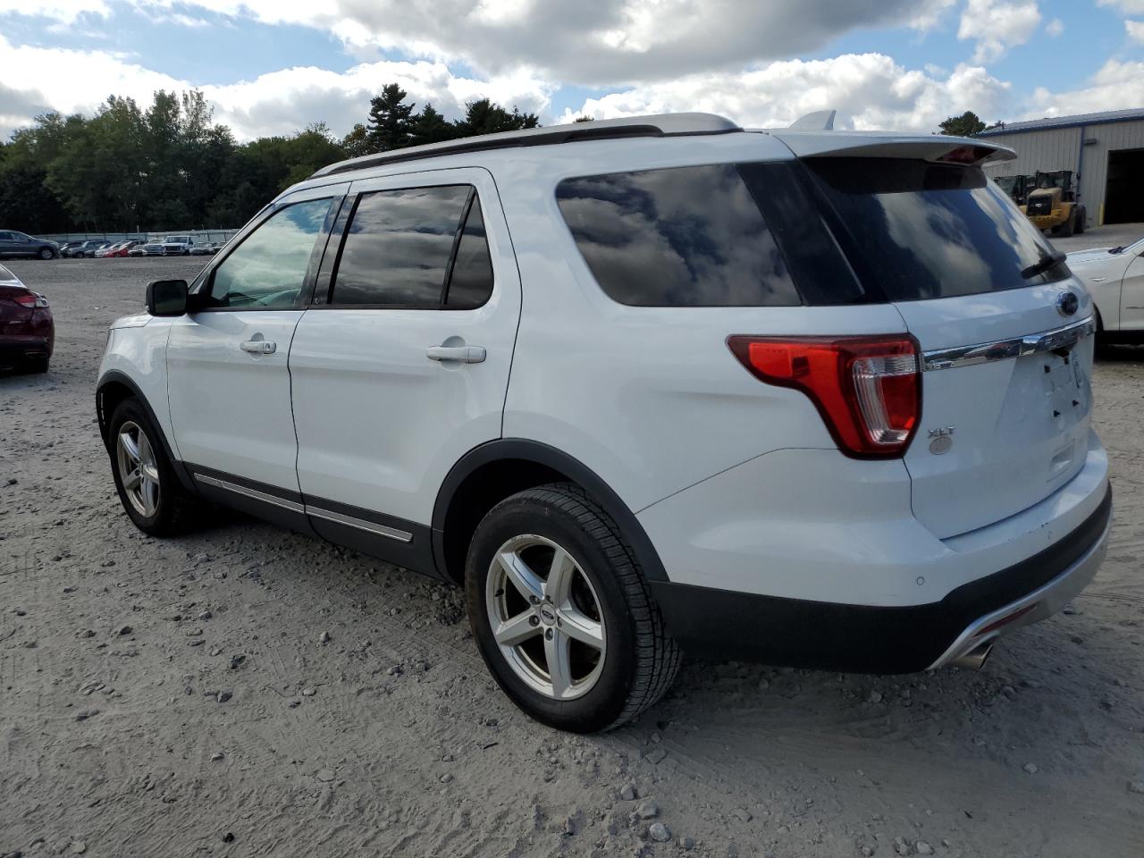 2016 Ford Explorer - Image 2