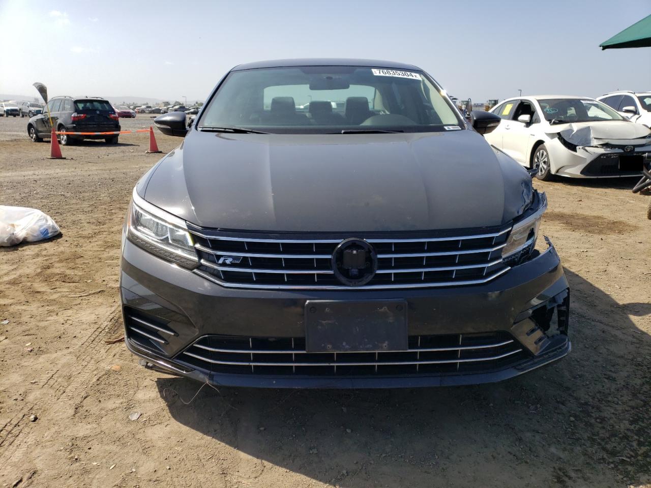 2018 Volkswagen Passat - Image 5