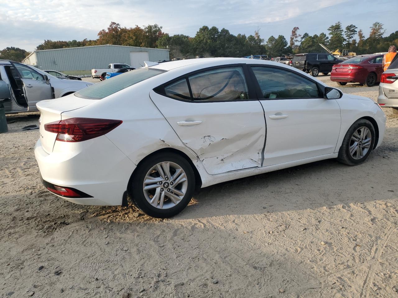 2020 Hyundai Elantra - Image 3