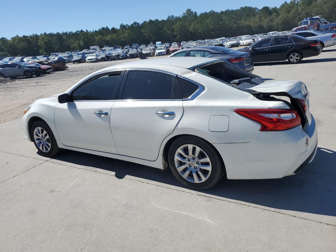 2017 Nissan Altima - Image 2