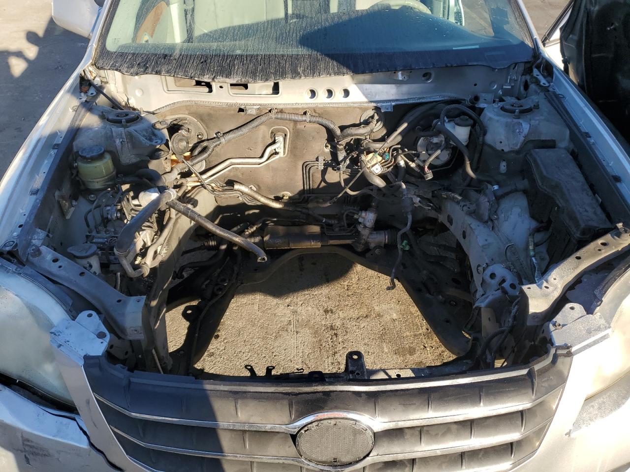 2005 Toyota Avalon - Image 11
