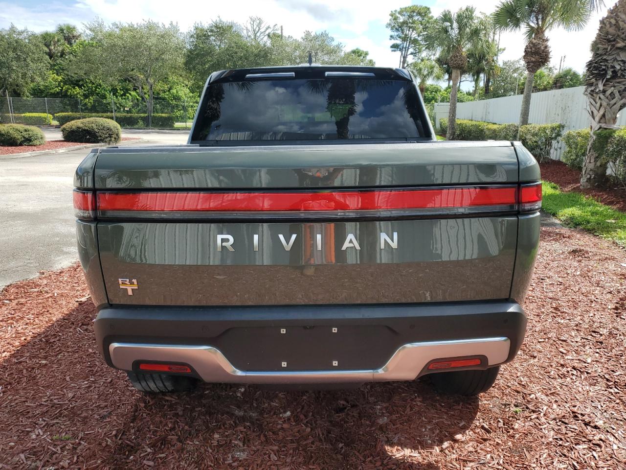 2022 Rivian R1T Launch Edition VIN: 7FCTGAAL2NN005860 Lot: 74167594