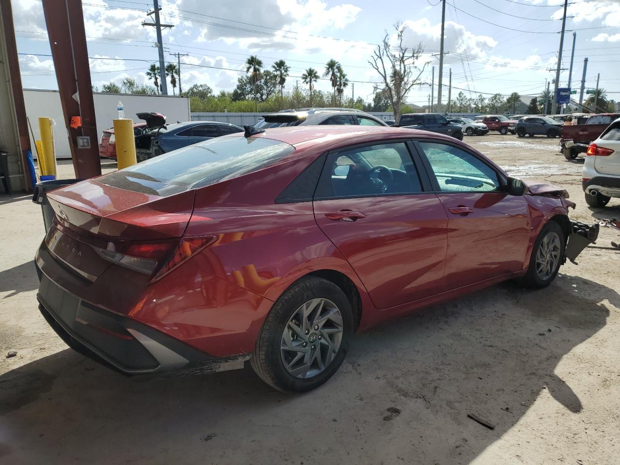 2024 Hyundai Elantra - Image 3