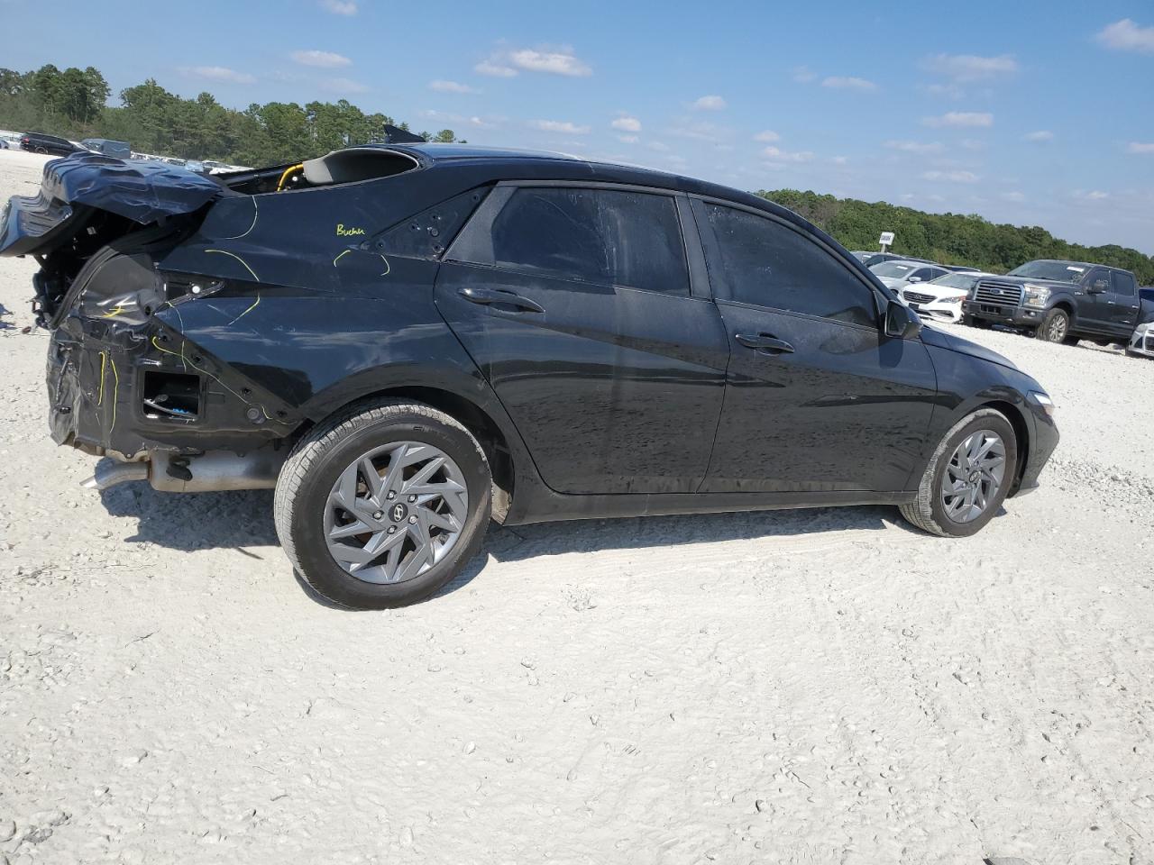2024 Hyundai Elantra - Image 3