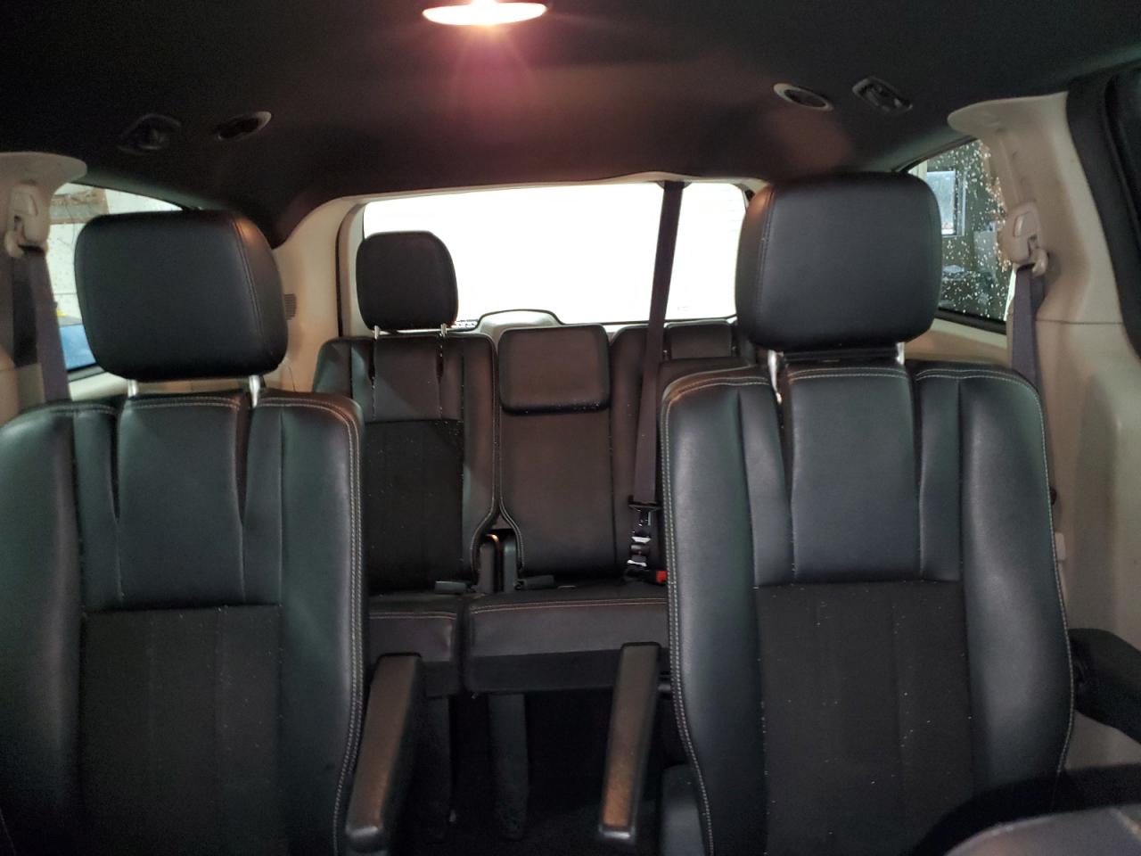 2020 Dodge Caravan - Image 10