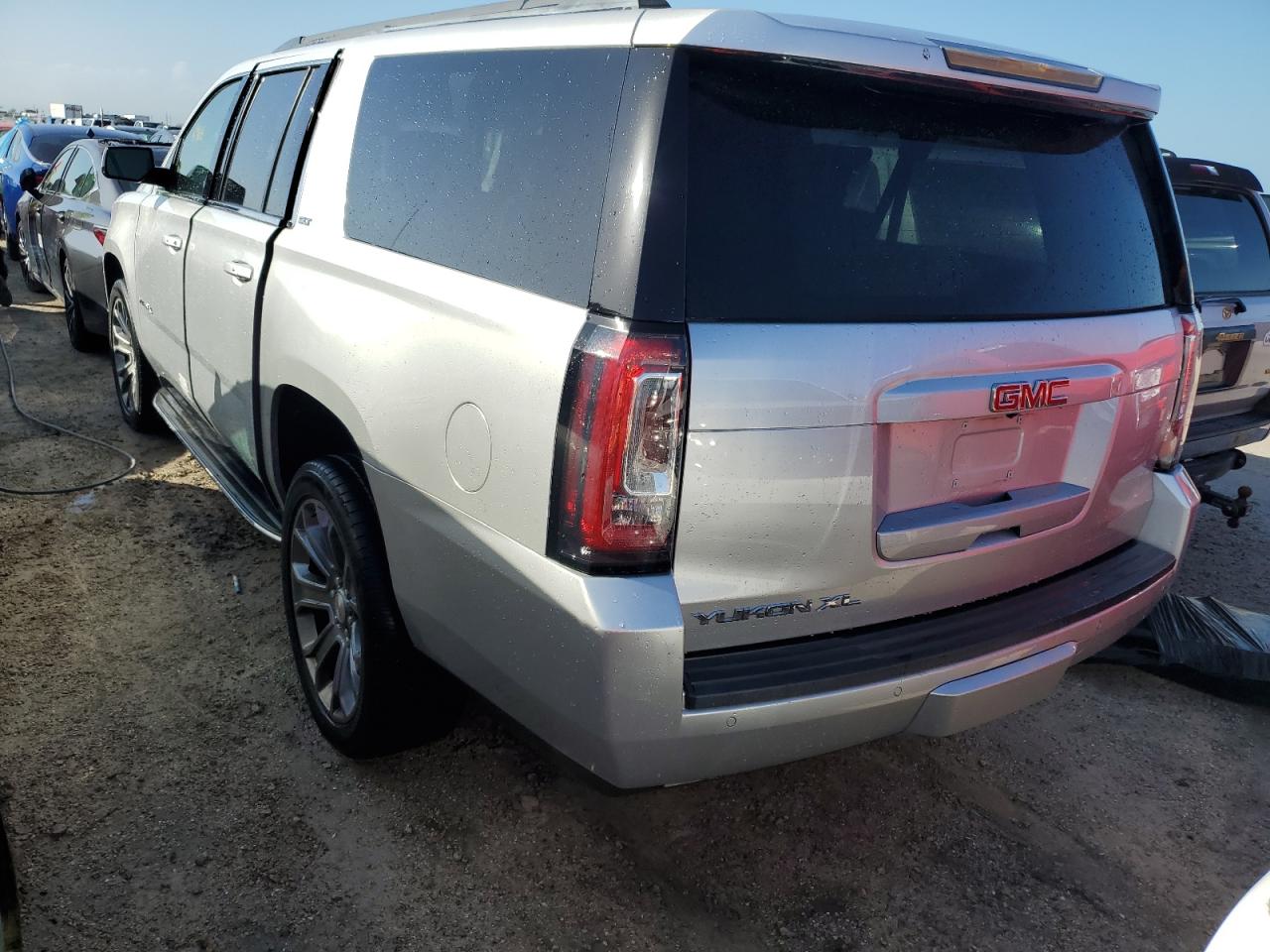 2020 GMC Yukon - Image 2