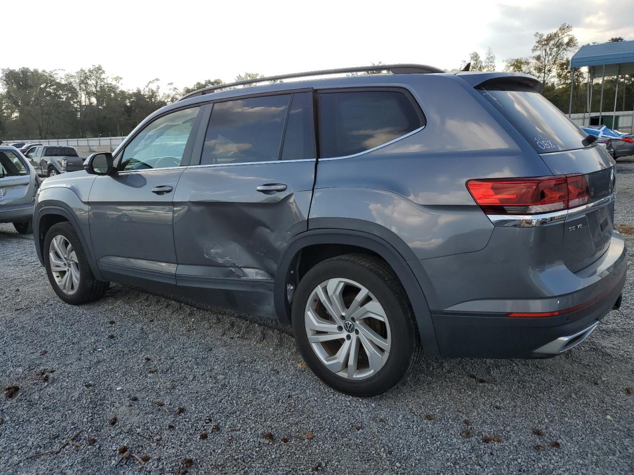2021 Volkswagen Atlas - Image 2