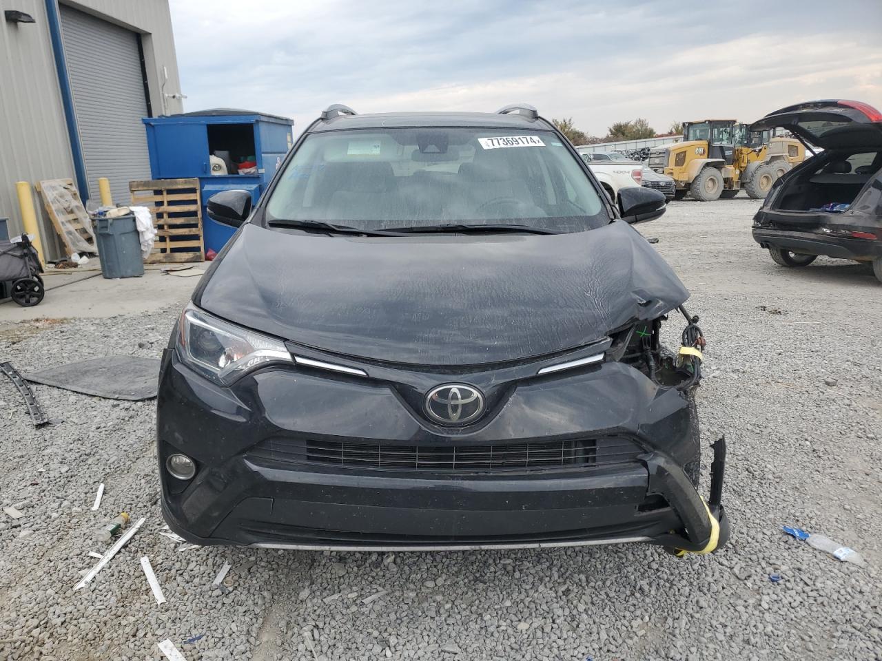 2017 Toyota RAV 4 - Image 5