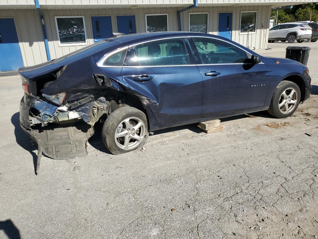 2016 Chevrolet Malibu - Image 3