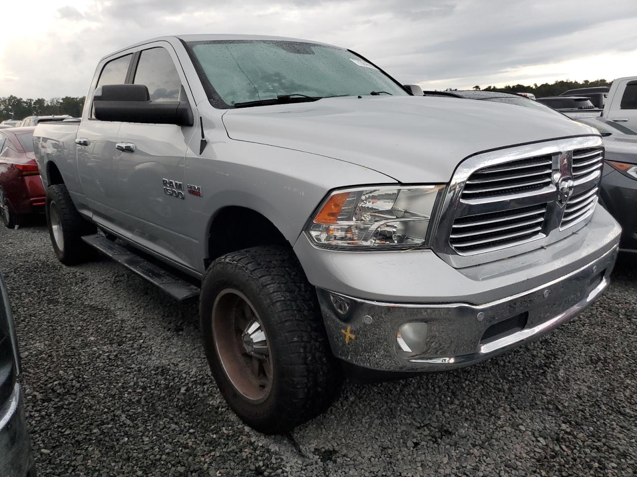 1C6RR6TT7JS266697 2018 Ram 1500 Slt