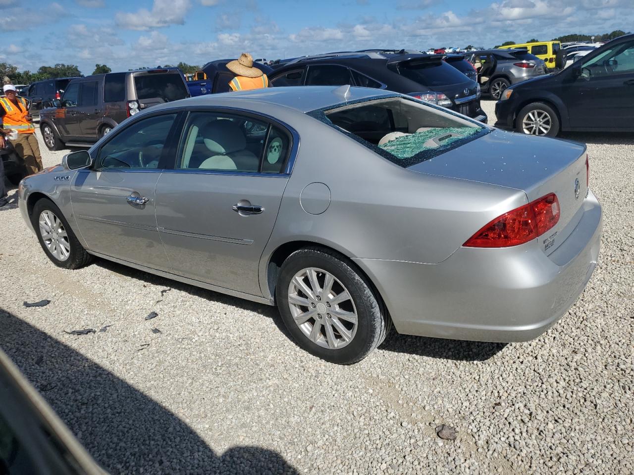 2009 Buick Lucerne - Image 2