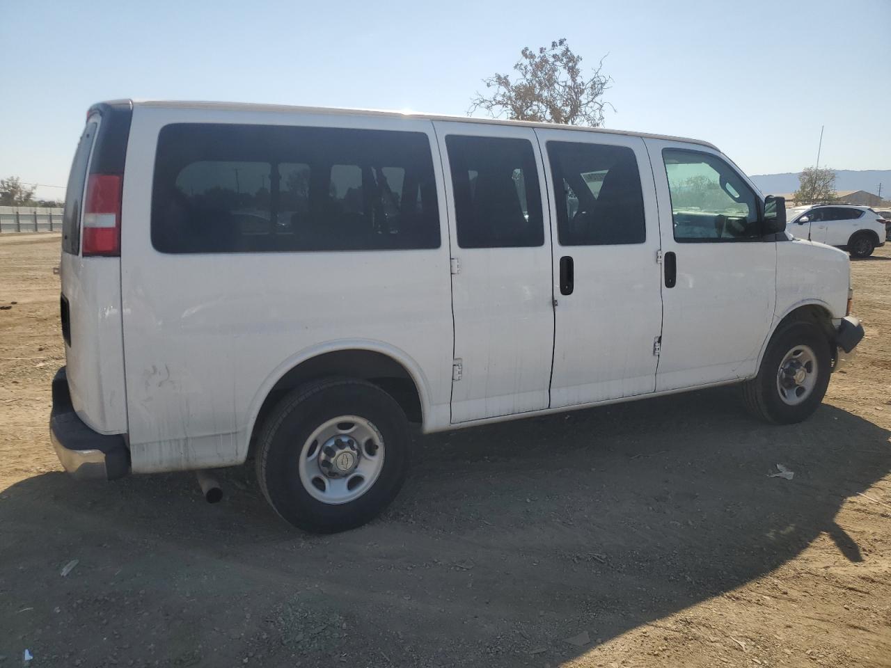2016 Chevrolet Express - Image 3