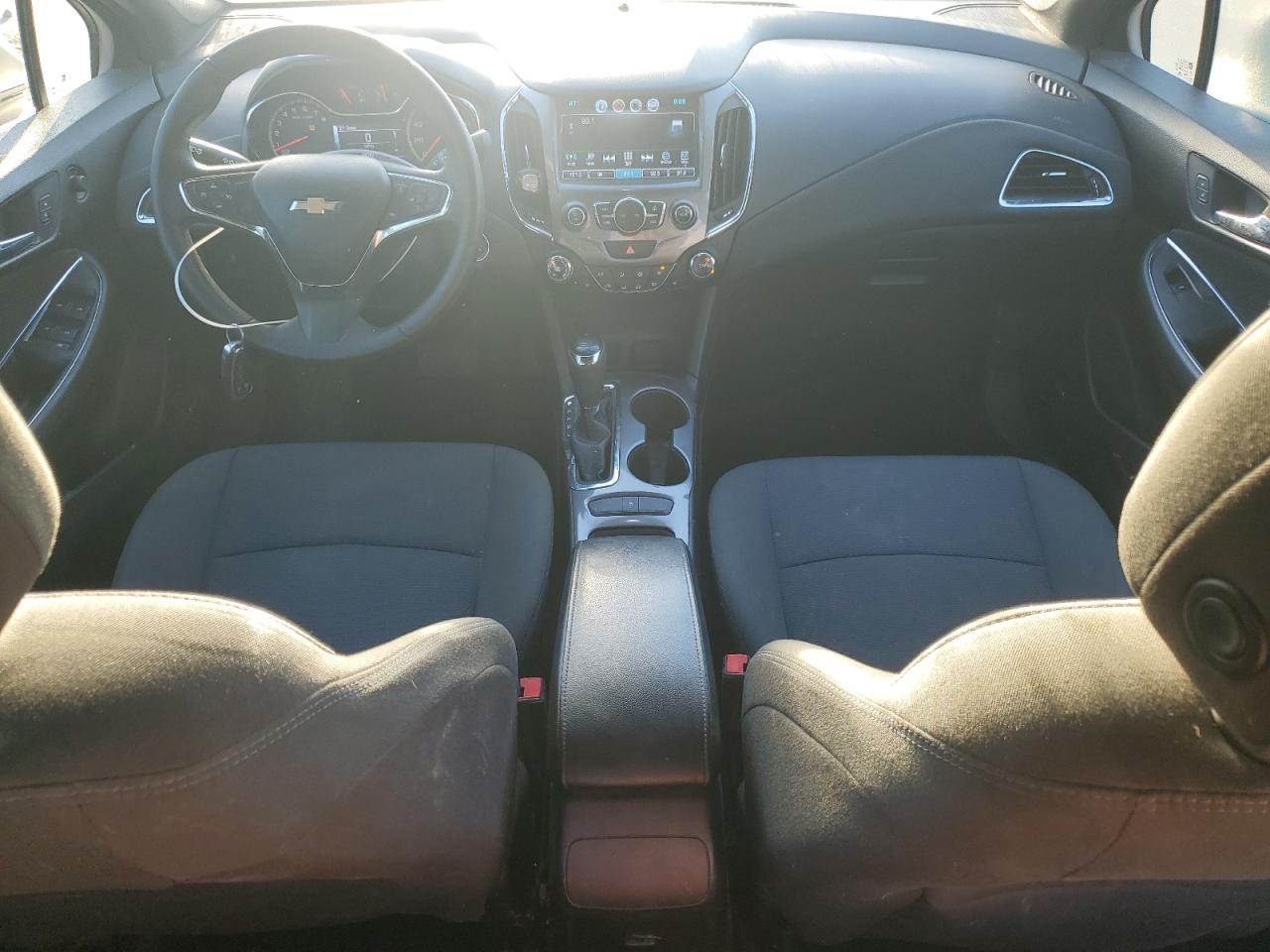 2018 Chevrolet Cruze - Image 8
