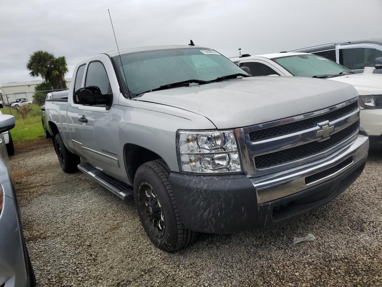 2011 Chevrolet Silverado - Image 4