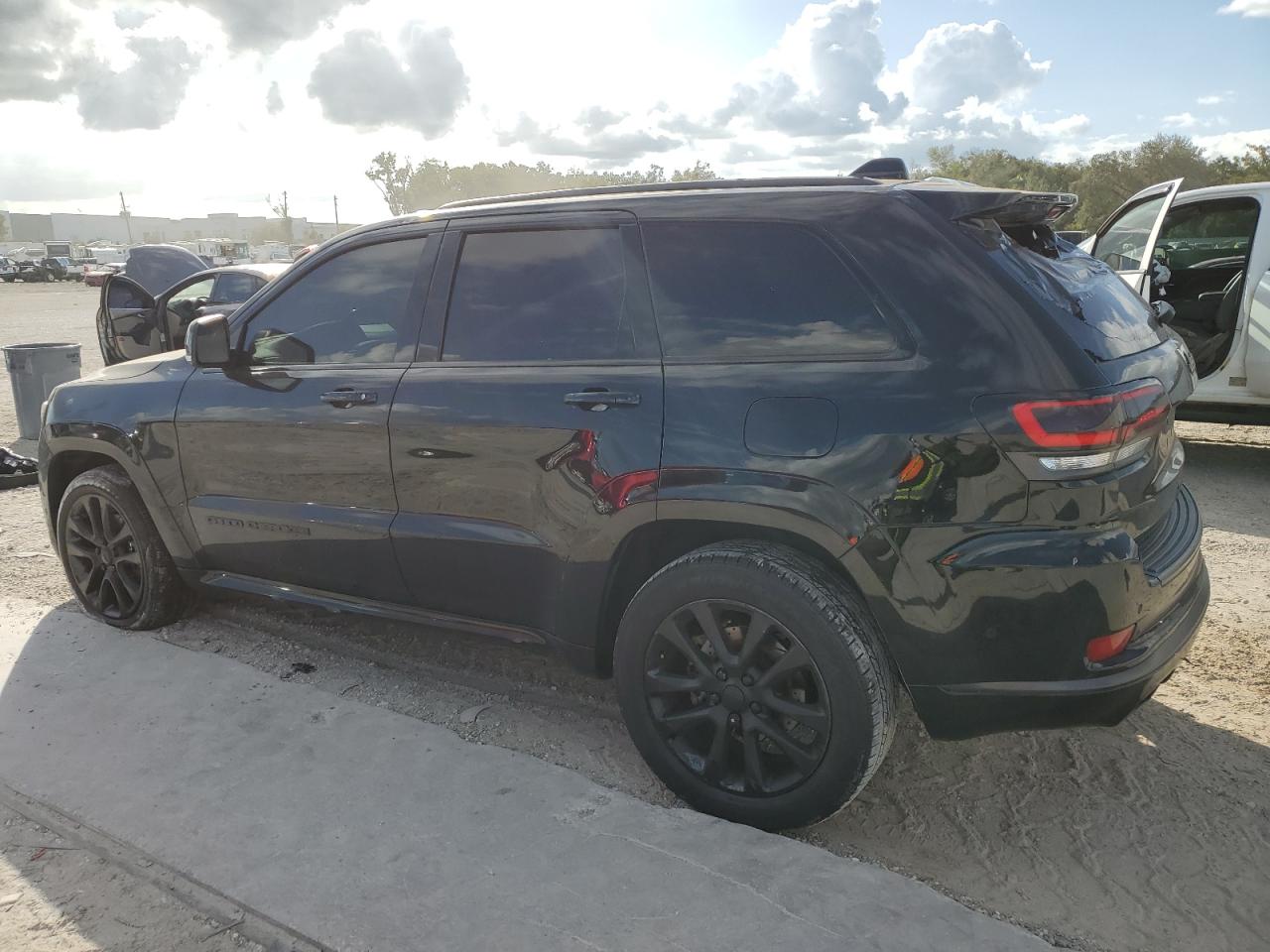 2018 Jeep Grand Cherokee - Image 2