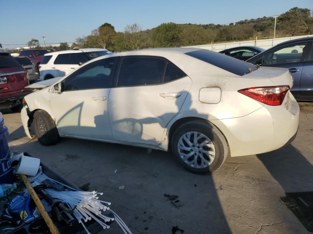 VIN 5YFBURHE2KP878460 2019 TOYOTA COROLLA no.2