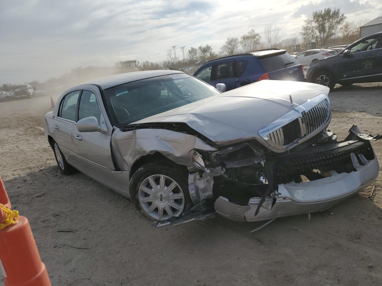 2011 Lincoln Town Car - Image 4