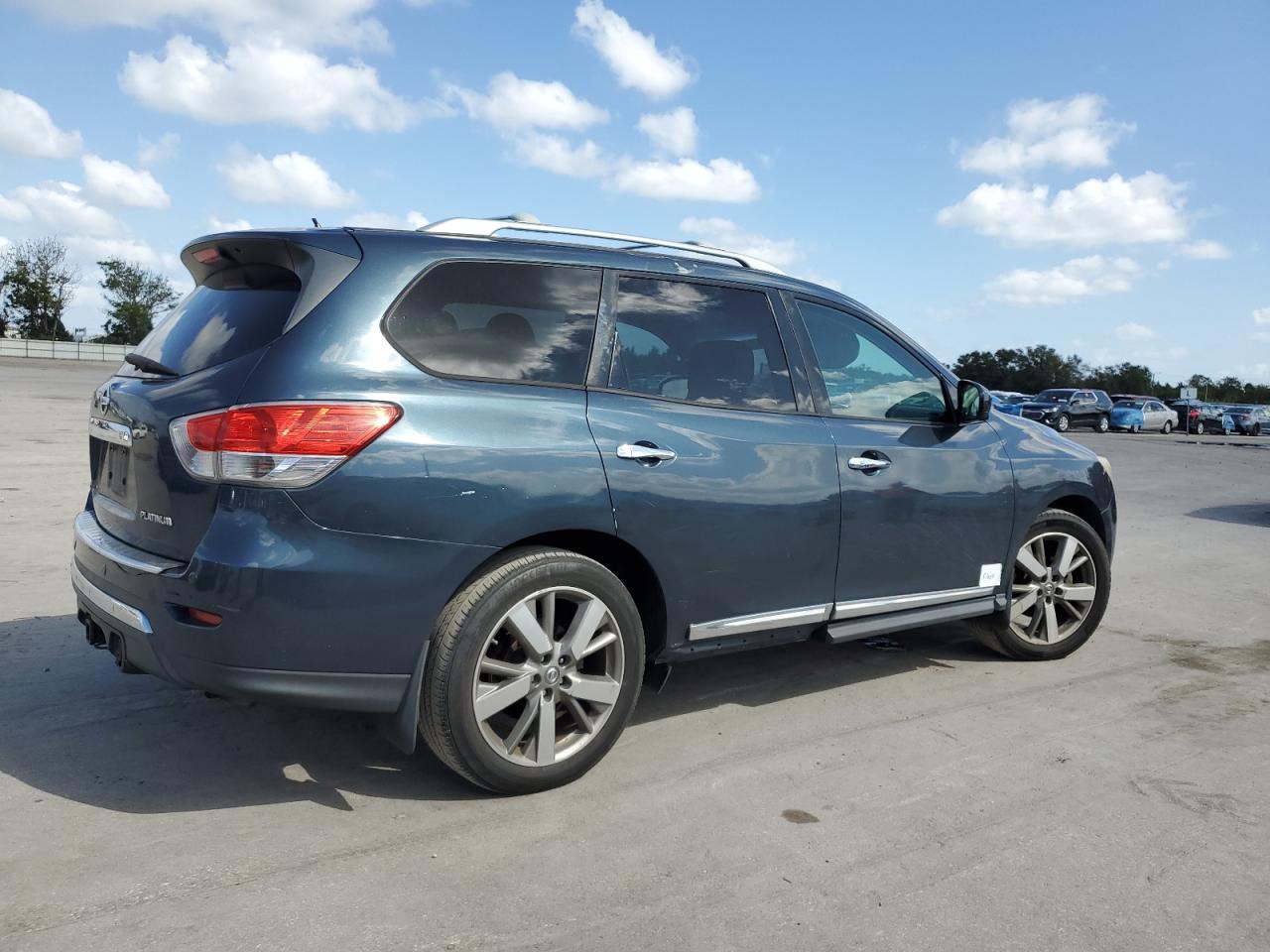 2014 Nissan Pathfinder - Image 3