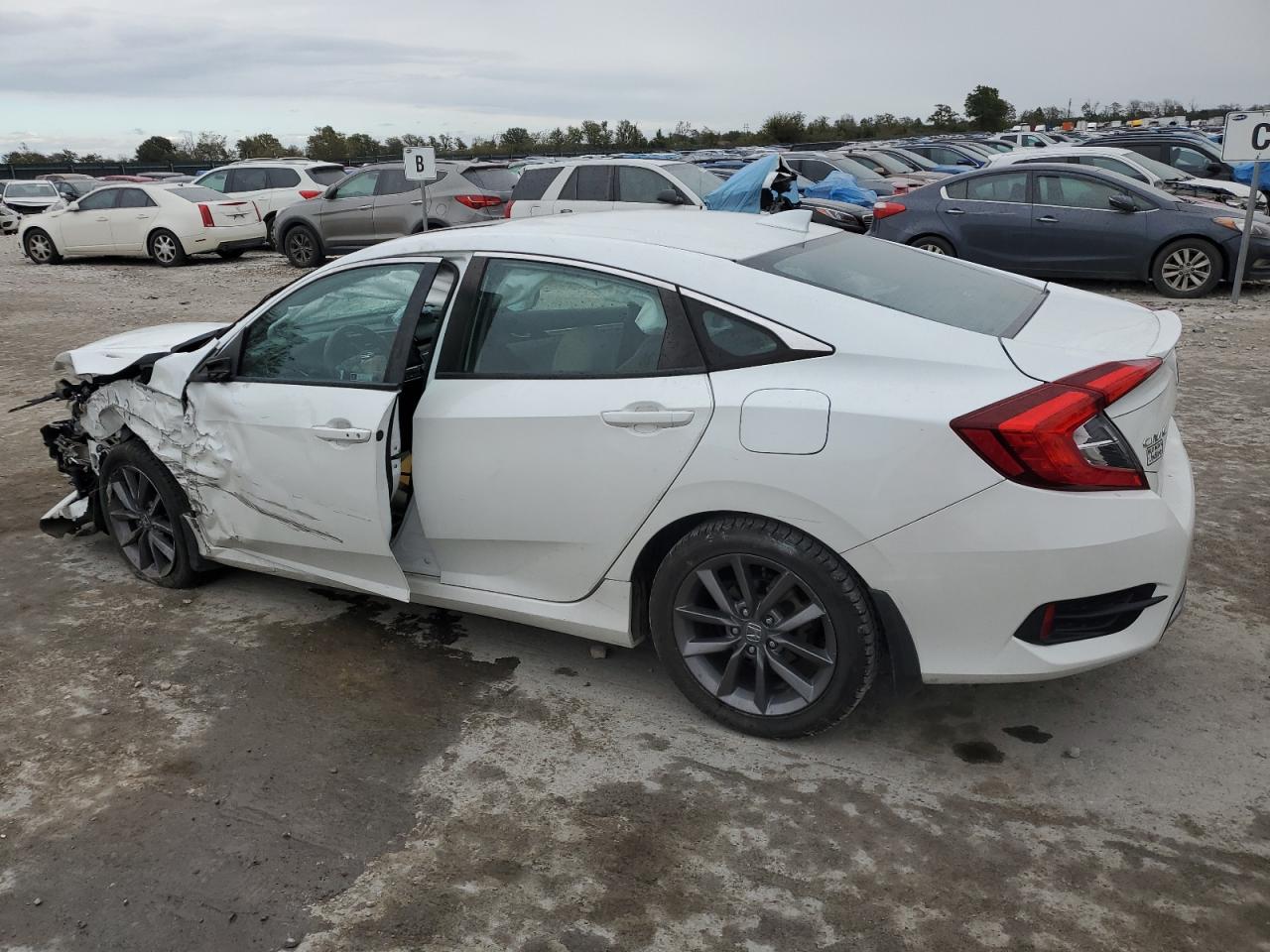 19XFC1F33KE017930 2019 HONDA CIVIC - Image 2