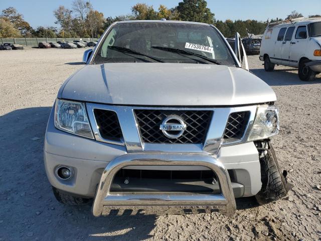  NISSAN FRONTIER 2015 Сріблястий