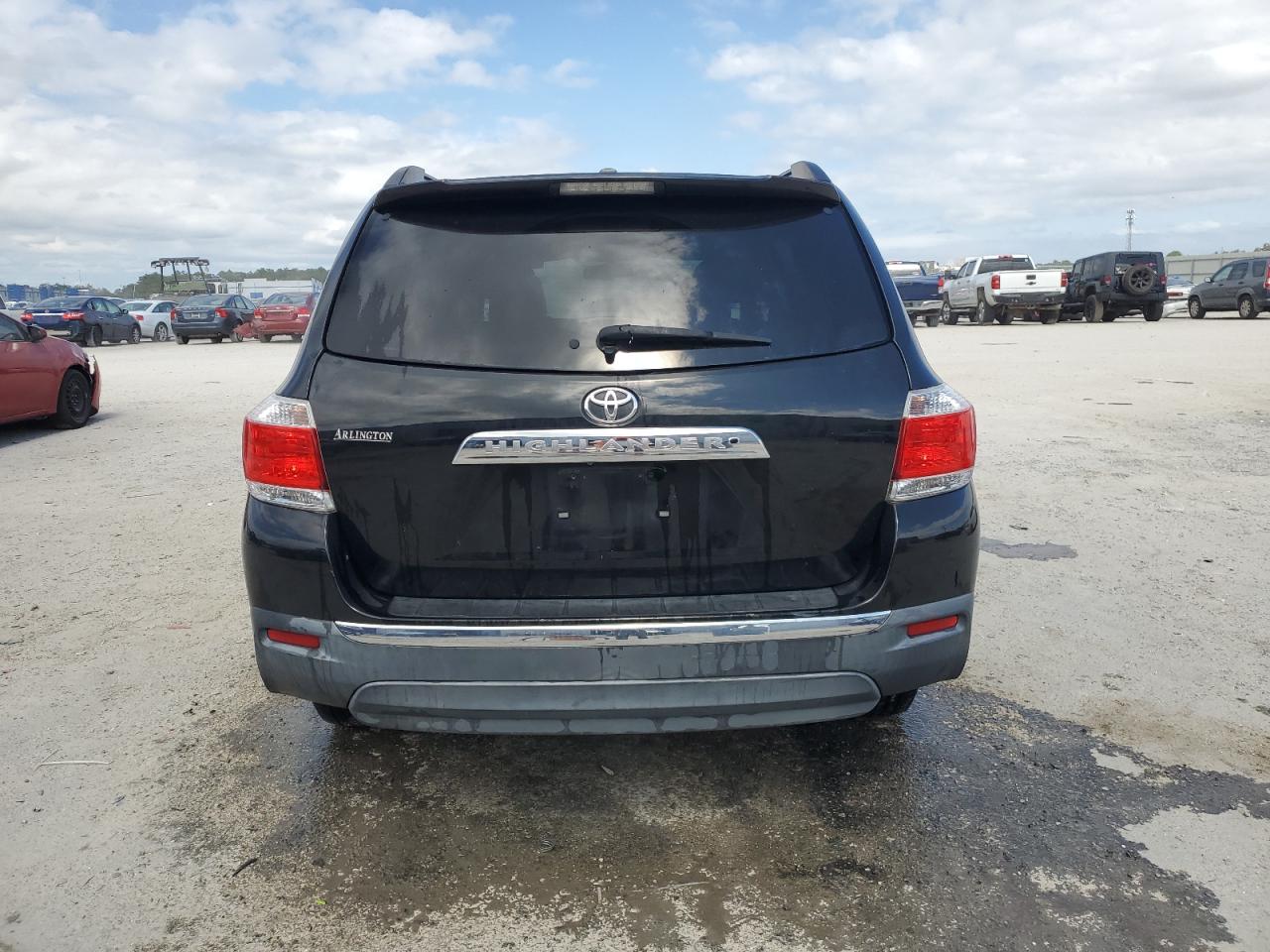 2011 Toyota Highlander Base VIN: 5TDZK3EH1BS043473 Lot: 76374564