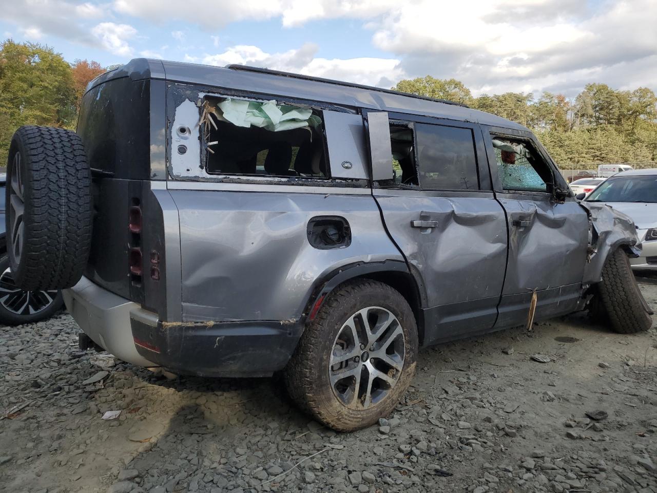2024 Land Rover Defender - Image 3