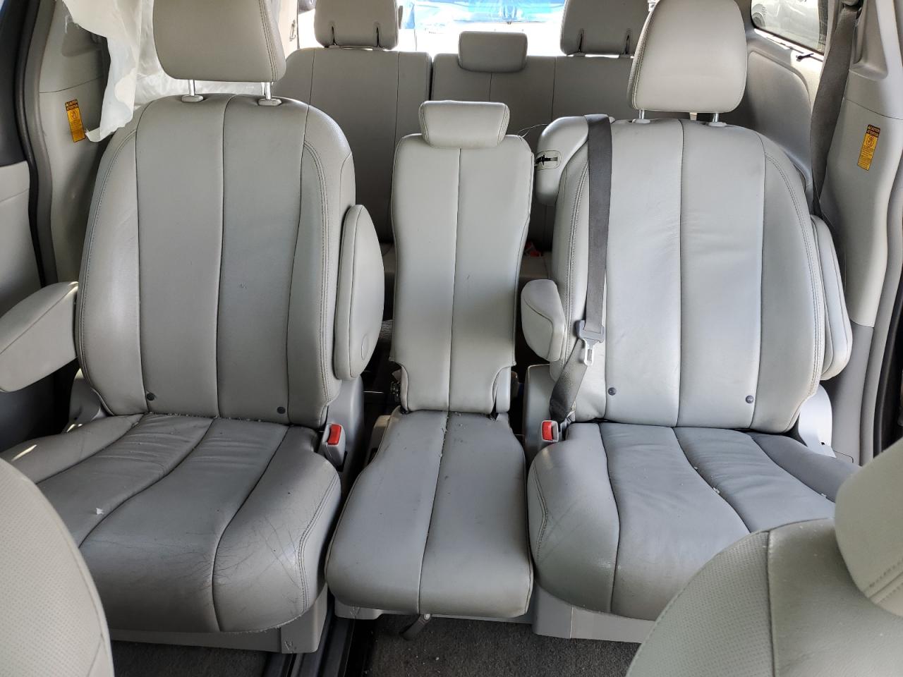 2014 Toyota Sienna - Image 10