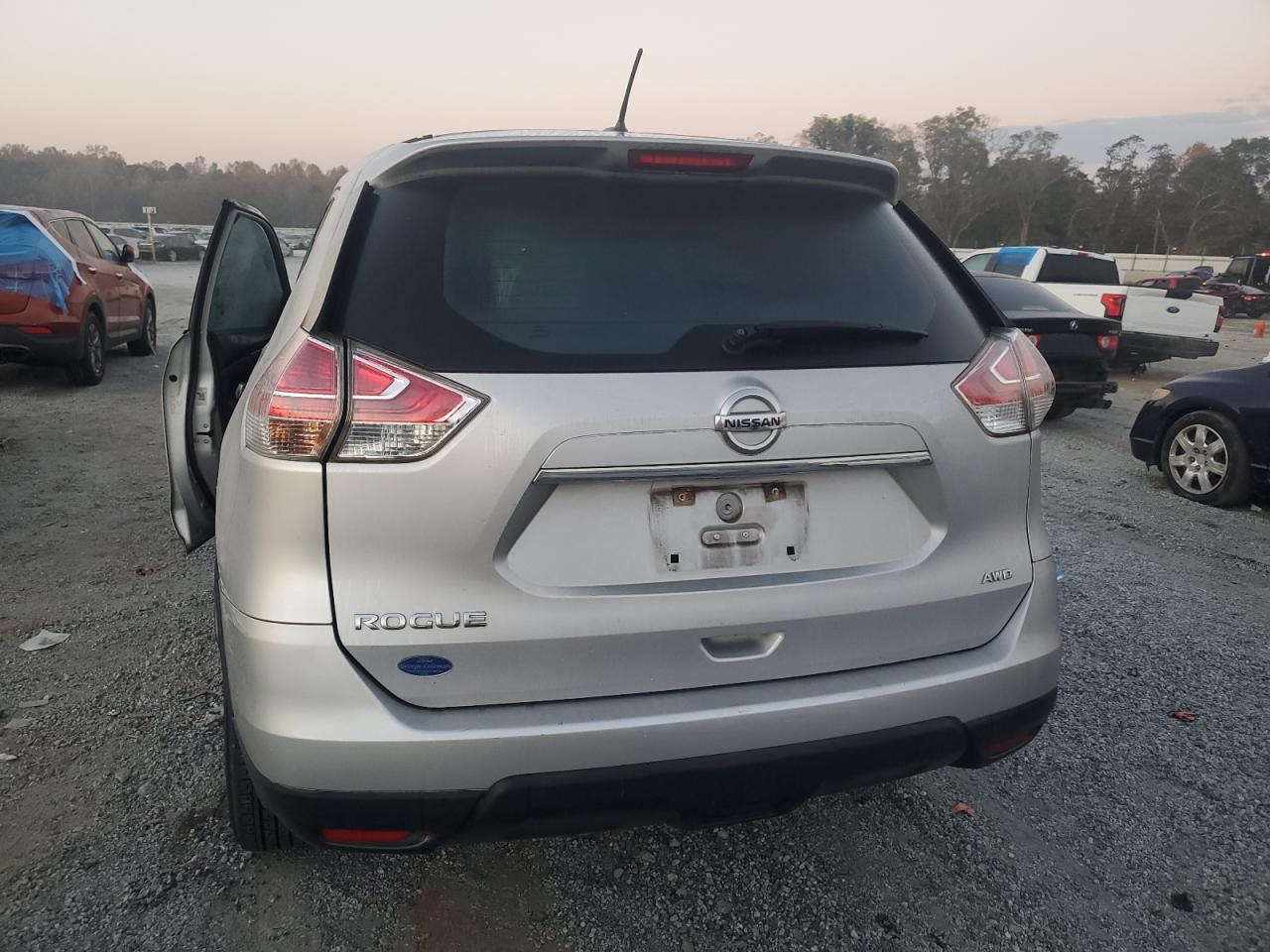 2016 Nissan Rogue - Image 6