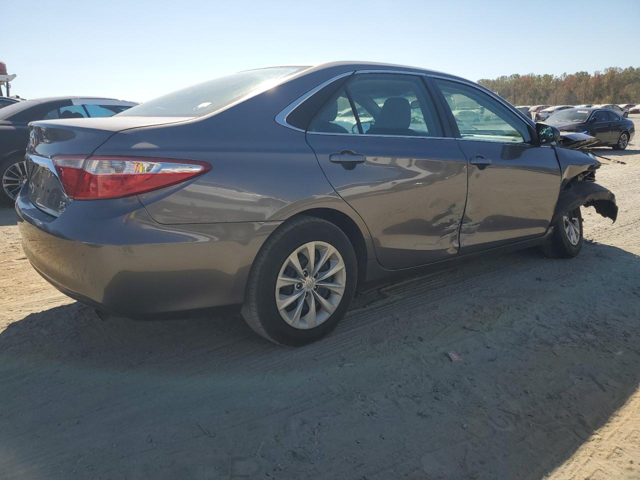 VIN 4T1BF1FK4HU416123 2017 TOYOTA CAMRY no.3