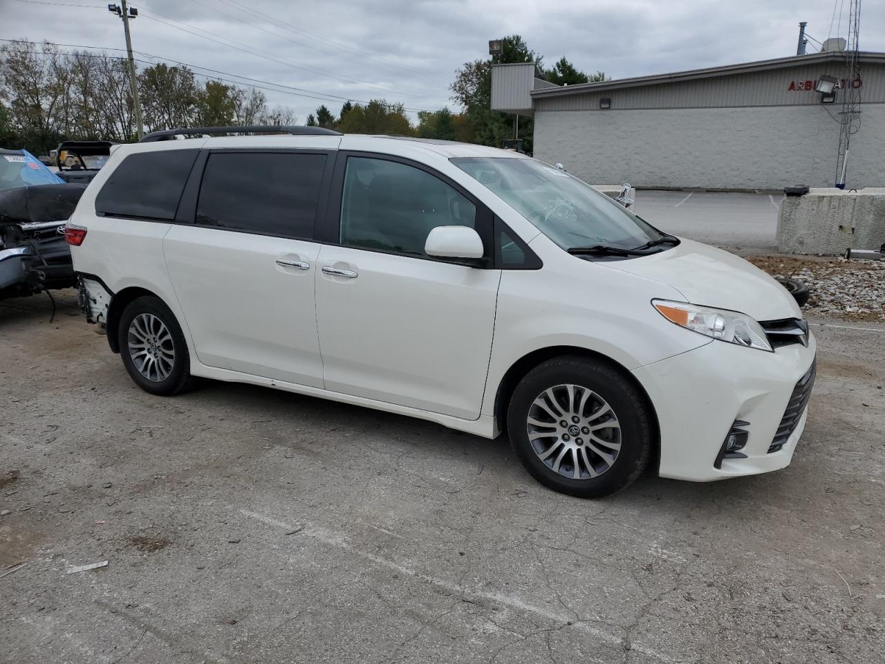 2020 Toyota Sienna - Image 4