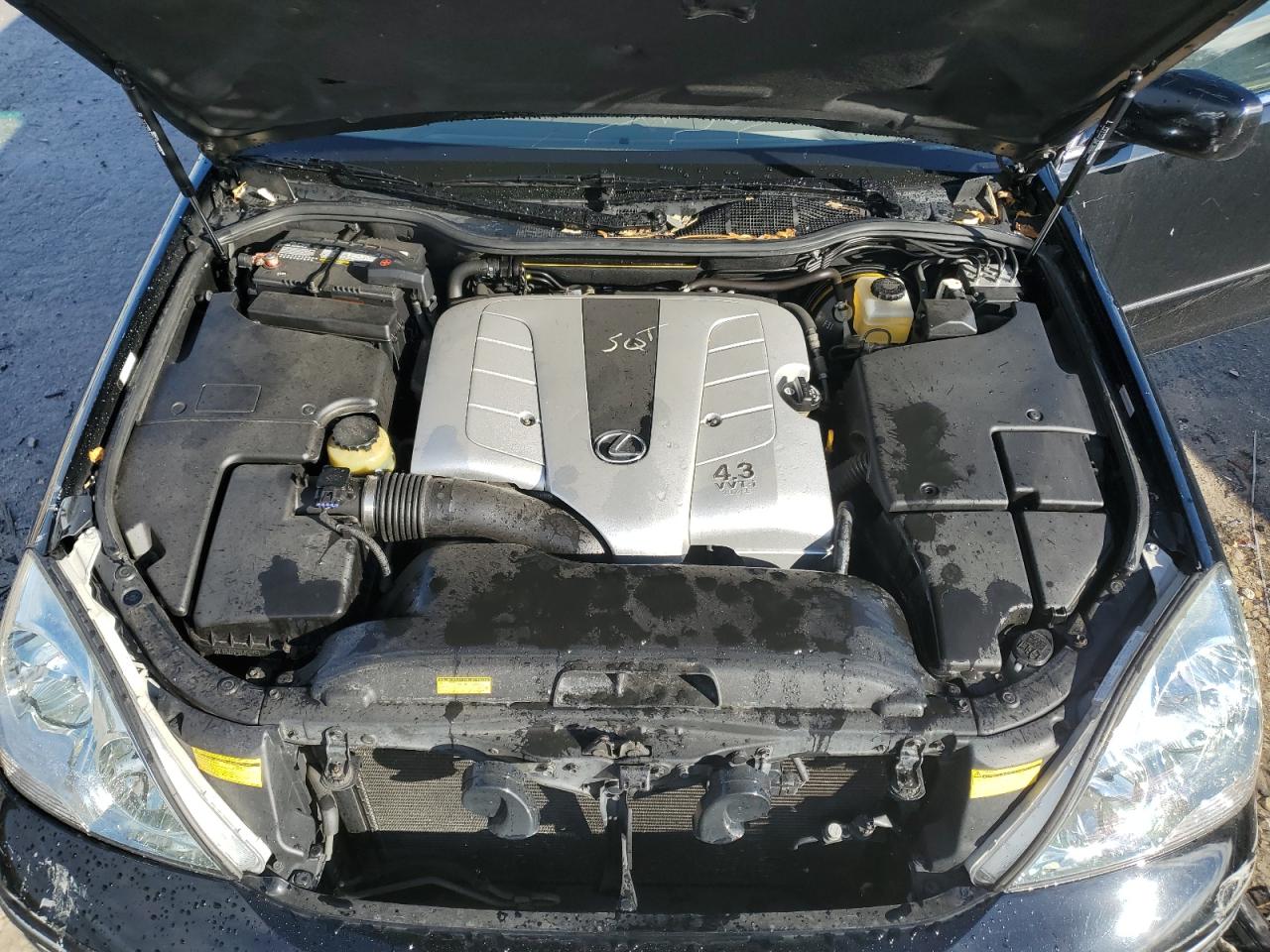 2001 Lexus LS - Image 11