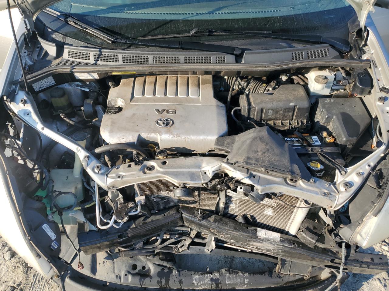 2010 Toyota Sienna - Image 13
