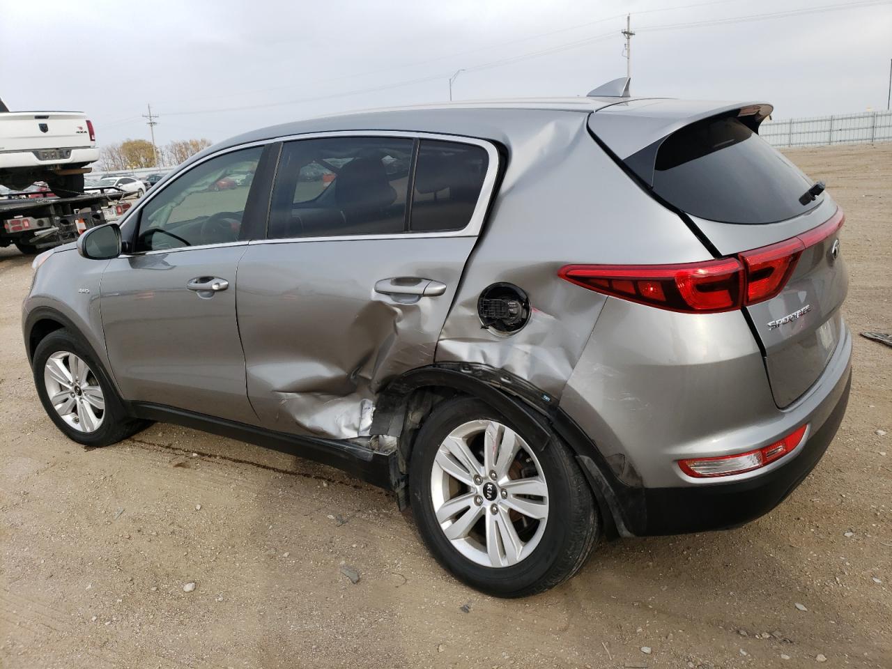 KNDPMCAC3K7565656 2019 KIA SPORTAGE - Image 2